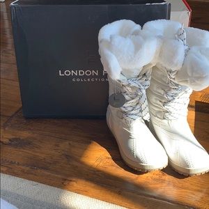Ladies New London fog collection white, size 6